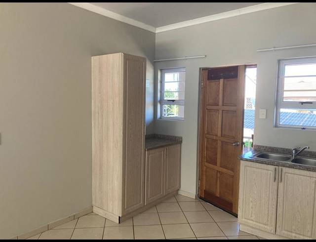 2 BEDROOM PROPERTY TO RENT IN ILLOVO BEACH